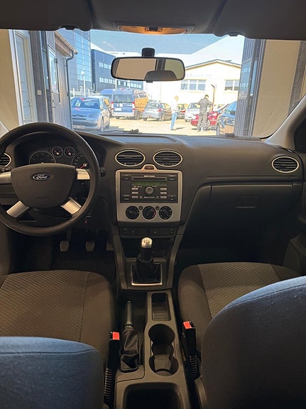 Ford Focus 9 of 12