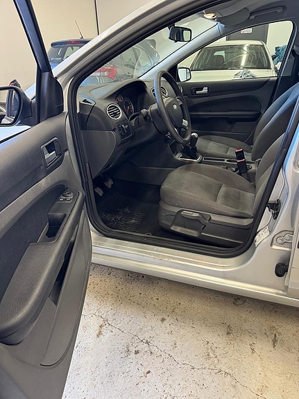 Ford Focus 10 of 12