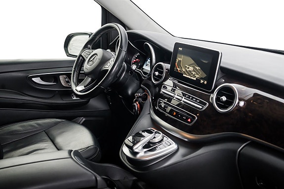 Mercedes-Benz V250 22 of 26