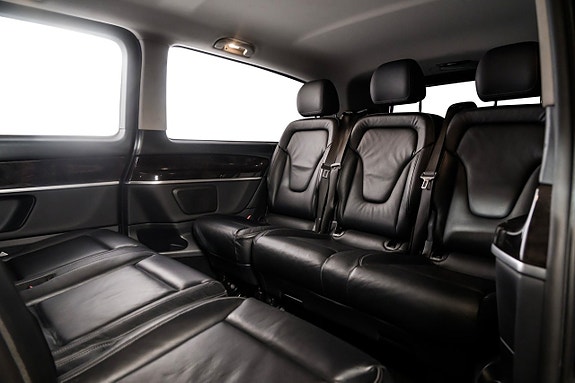 Mercedes-Benz V250 25 of 26