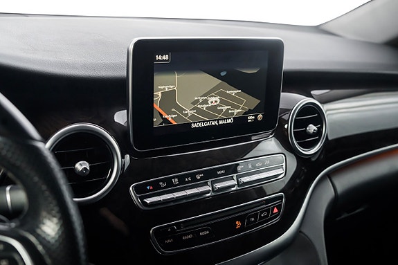 Mercedes-Benz V250 17 of 26