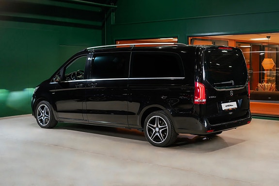 Mercedes-Benz V250 3 of 5