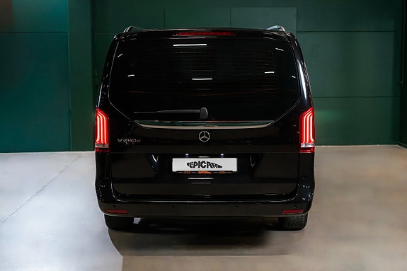 Mercedes-Benz V250 6 of 26