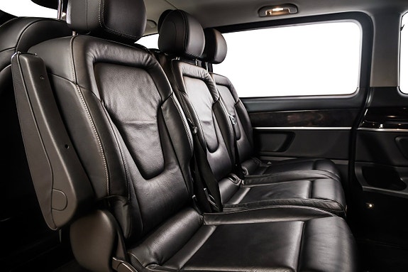 Mercedes-Benz V250 26 of 26