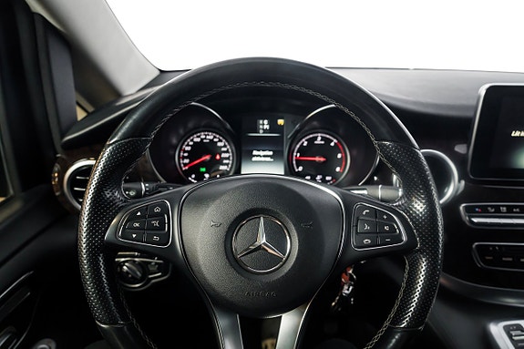 Mercedes-Benz V250 14 of 26