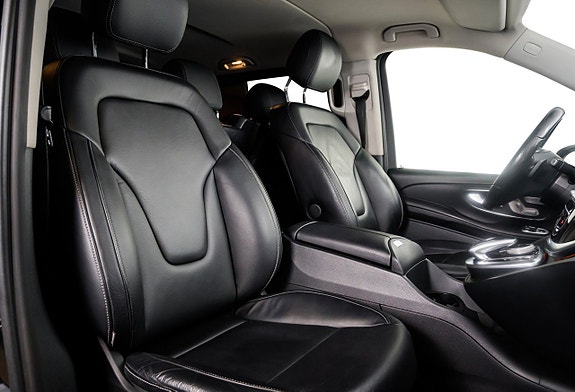 Mercedes-Benz V250 24 of 26
