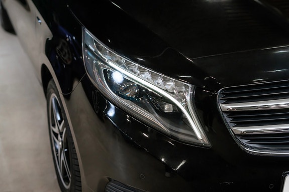 Mercedes-Benz V250 9 of 26