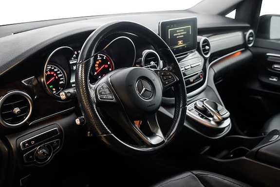 Mercedes-Benz V250 13 of 26
