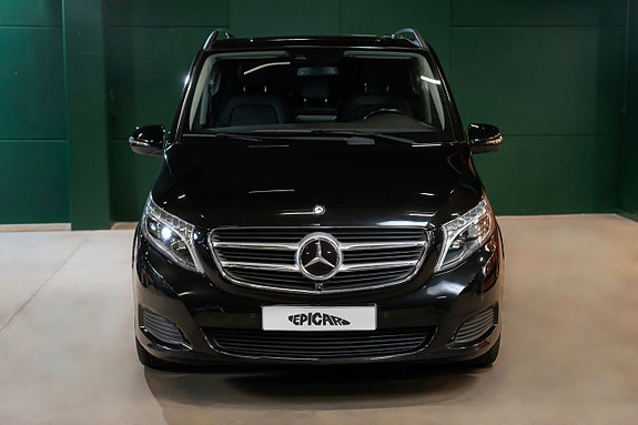 Mercedes-Benz V250 5 of 5