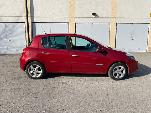 Renault Clio 2 of 5