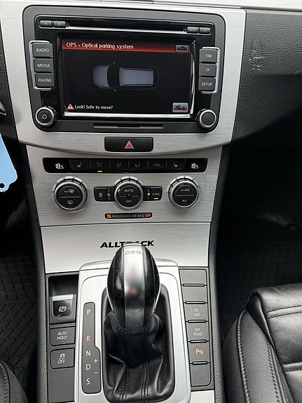 Volkswagen Passat Alltrack 12 of 21