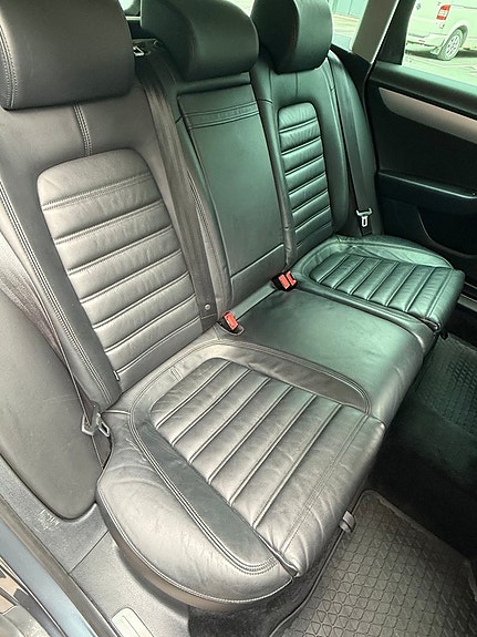Volkswagen Passat Alltrack 13 of 21