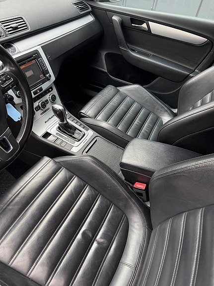 Volkswagen Passat Alltrack 9 of 21