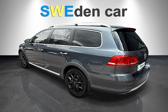 Volkswagen Passat Alltrack 3 of 5