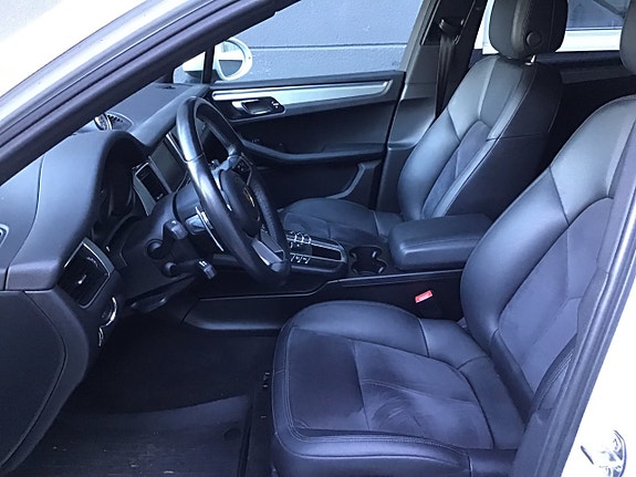Porsche Macan S 3 of 5