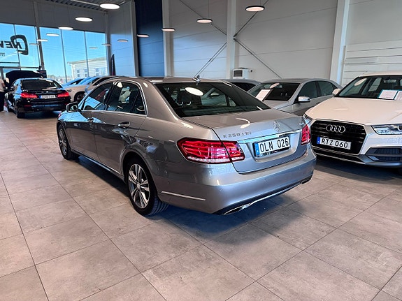 Mercedes-Benz E250 4 of 5