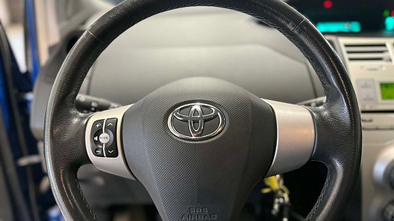 Toyota Yaris 10 of 14