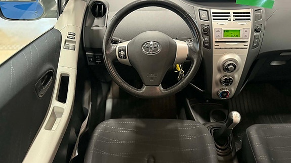 Toyota Yaris 12 of 14
