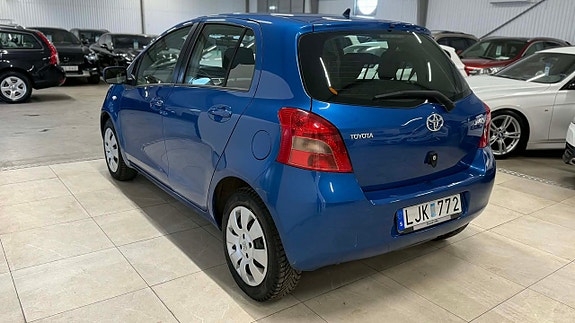 Toyota Yaris 4 of 14