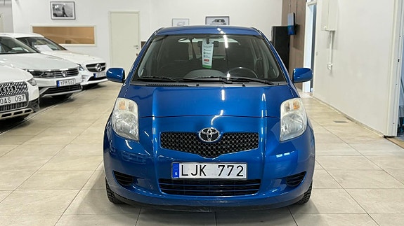 Toyota Yaris 2 of 14