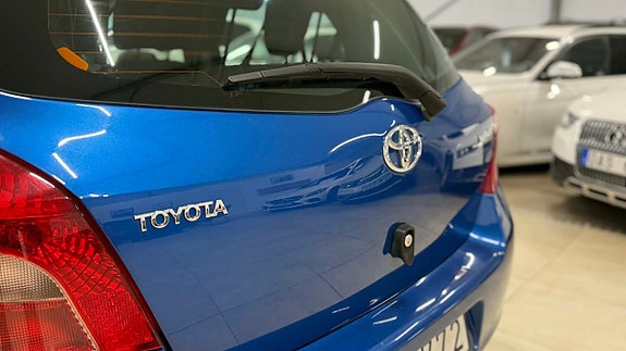 Toyota Yaris 6 of 14