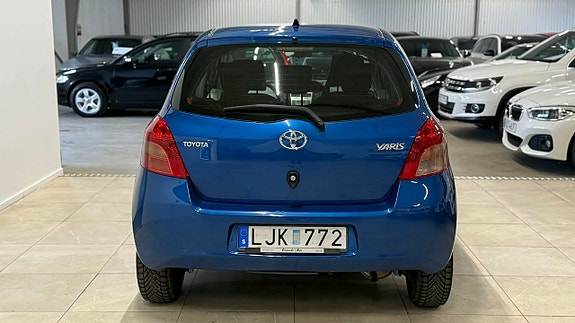 Toyota Yaris 5 of 14