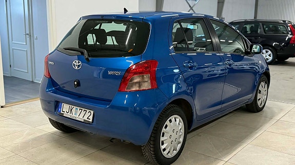 Toyota Yaris 7 of 14