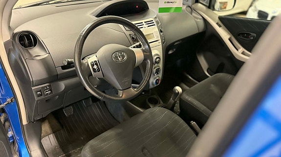 Toyota Yaris 8 of 14