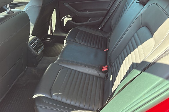Volkswagen Passat 14 of 17