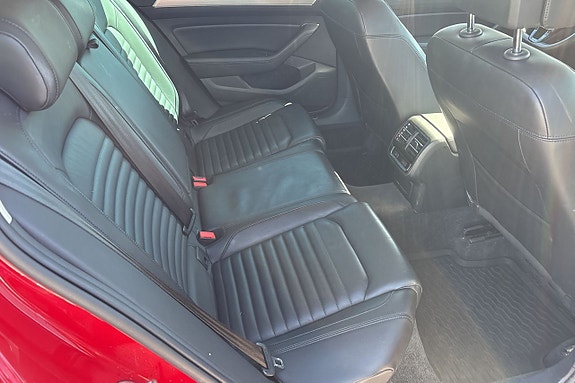 Volkswagen Passat 16 of 17