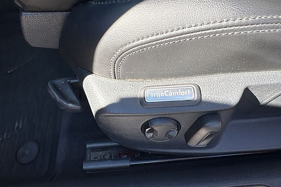 Volkswagen Passat 12 of 17