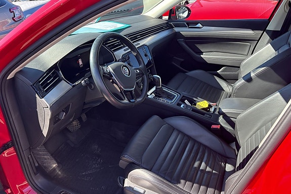 Volkswagen Passat 9 of 17
