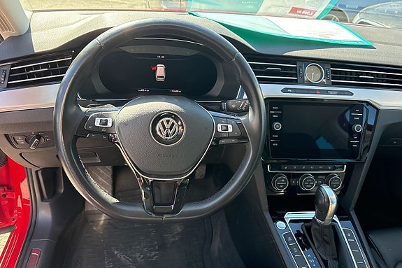 Volkswagen Passat 10 of 17