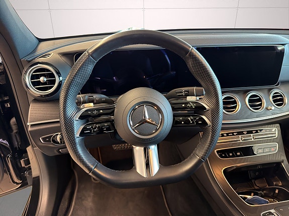 Mercedes-Benz E220 11 of 26