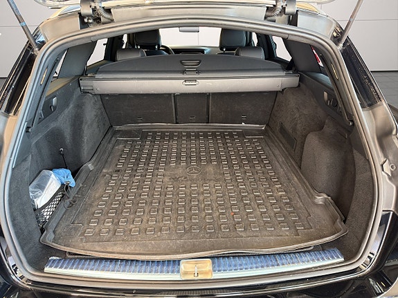 Mercedes-Benz E220 22 of 26