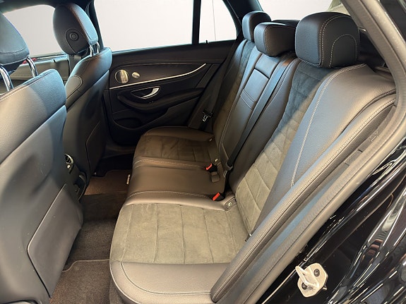 Mercedes-Benz E220 16 of 26