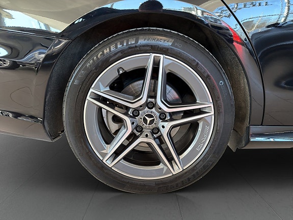 Mercedes-Benz E220 8 of 26