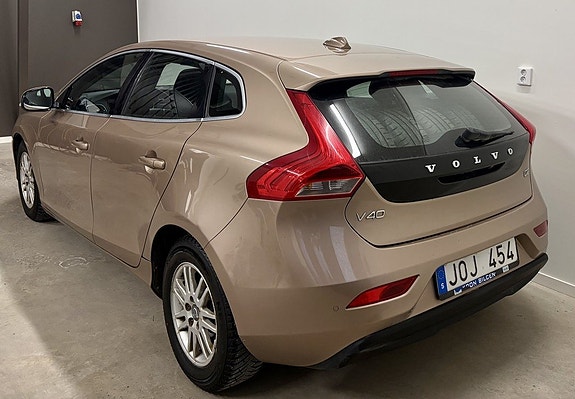 Volvo V40 3 of 11