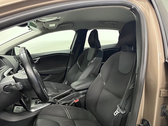 Volvo V40 9 of 11