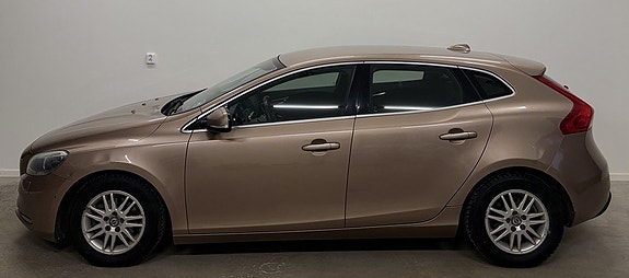 Volvo V40 2 of 11