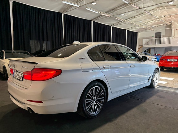 BMW 530e 4 of 5