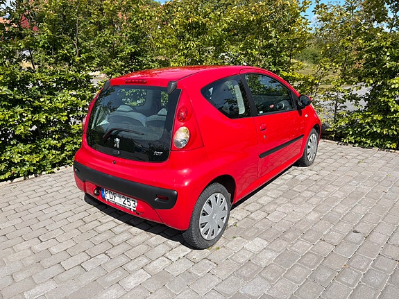 Peugeot 107 2 of 5