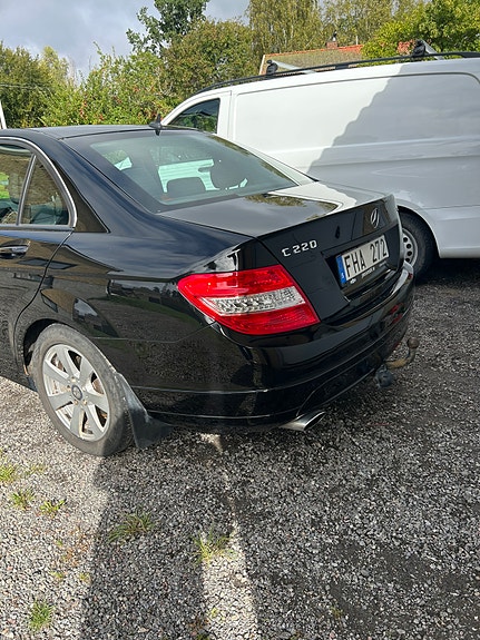 Mercedes-Benz C220 5 of 7