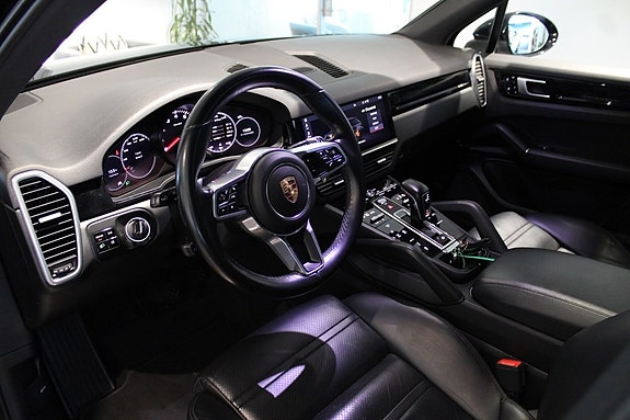 Porsche Cayenne 6 of 16
