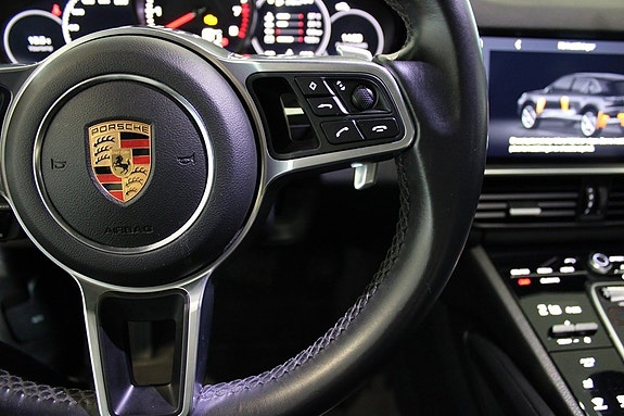 Porsche Cayenne 12 of 16