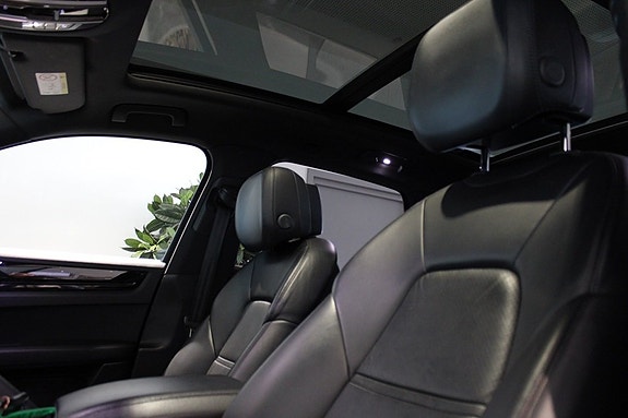 Porsche Cayenne 7 of 16