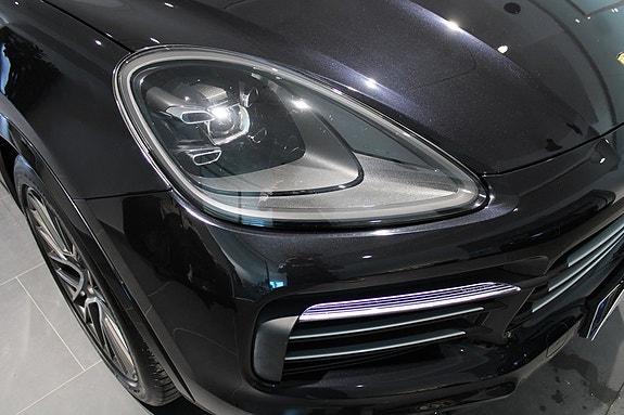 Porsche Cayenne 9 of 16