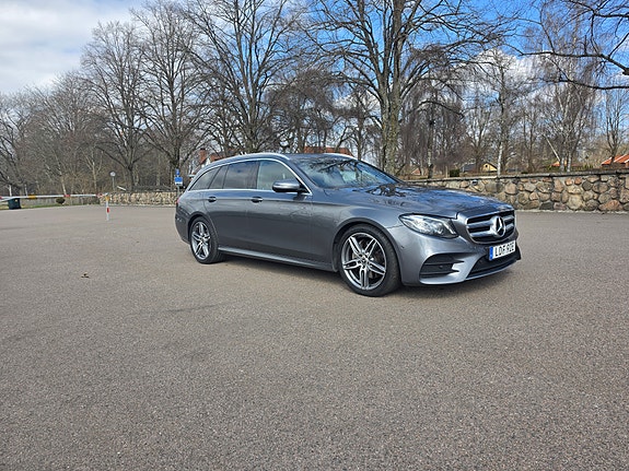 Mercedes-Benz E200 3 of 5