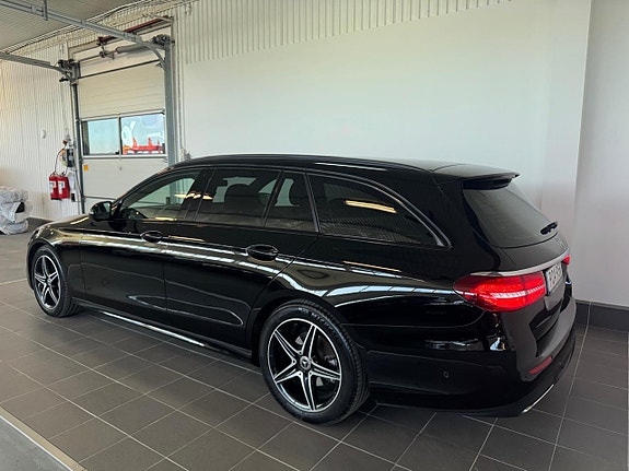 Mercedes-Benz E200 2 of 5