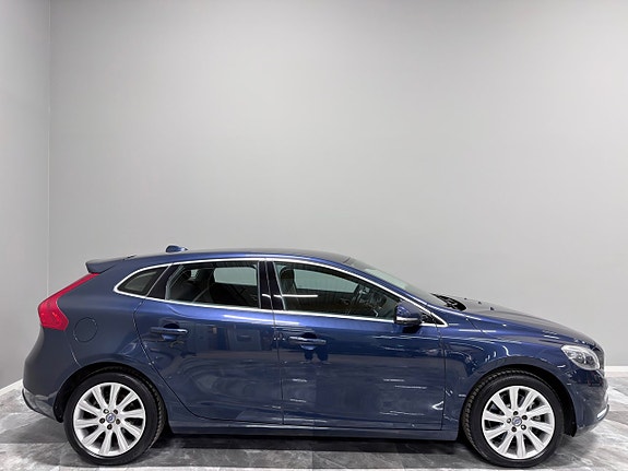 Volvo V40 8 of 26